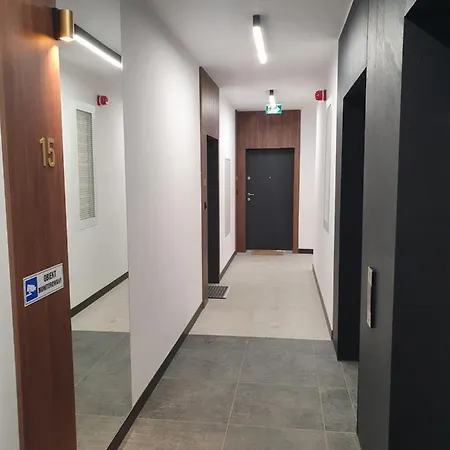 アパート 15 Pietro Sokolska 30 Towers - Klimatyzacja - Lux - Parking - Sauna - Gym- And The View In カトヴィツェ
