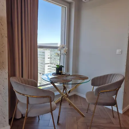 アパート 15 Pietro Sokolska 30 Towers - Klimatyzacja - Lux - Parking - Sauna - Gym- And The View In カトヴィツェ